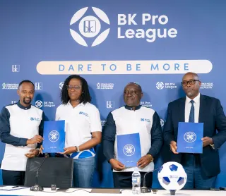 Banki ya Kigali yasinyanye amasezerano y’imikoranire na RPL, Shampiyona ihabwa izina rishya "BK Pro League."